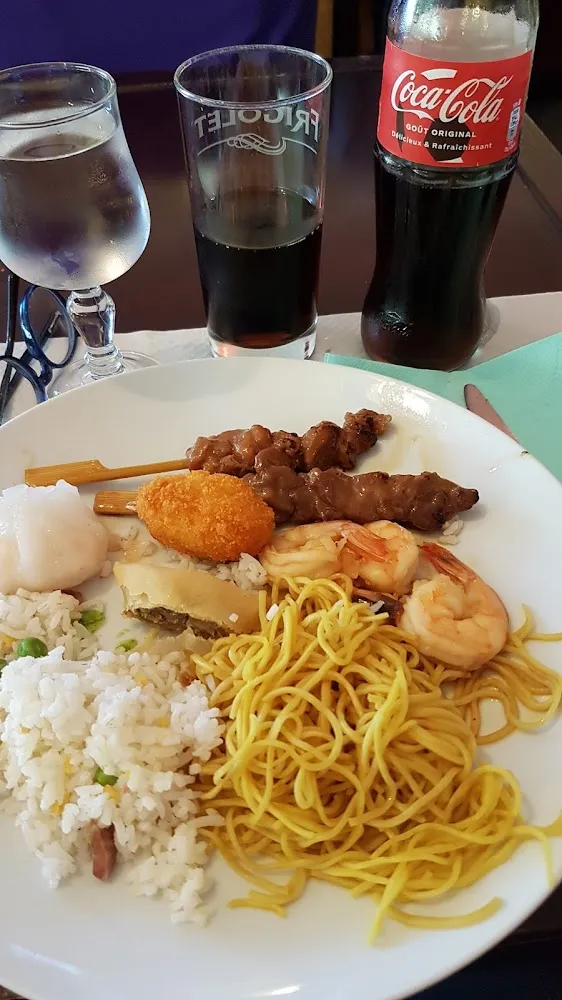 Brochettes Nem Aux Crevettes Nouilles Sautées Au Canard